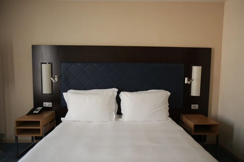 Avant — Tête de lit hôtel